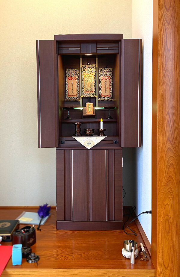 家具調ウォールナット15号、日本製のお仏壇。浄土真宗本願寺派、滋賀県